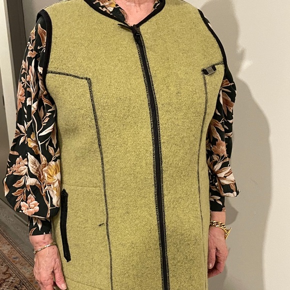 Epsilon coat - Picture 5 of 5